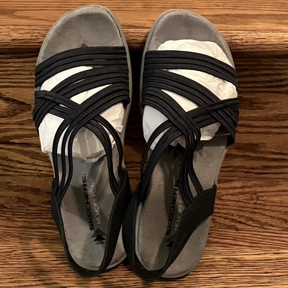 Skechers Women's Reggae Simply Stretch Black Sandal, Size 6 - Picture 1 of 5